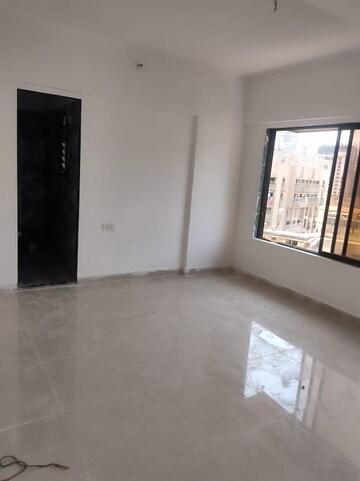 Room in 2 BHK Apartment at Earth Darshan, Girgaon – for Rent