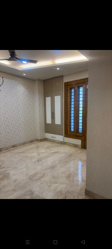 Room in 3 BHK Builder Floor at Niti Khand – for Sale