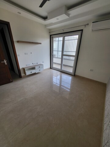 Room in 3 BHK Builder Floor at Sector 57 – for Rent