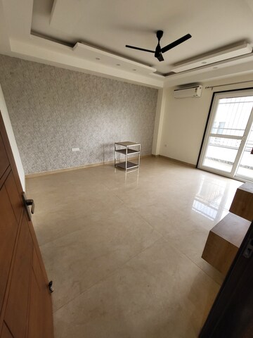 Room in 3 BHK Builder Floor at Sector 57 – for Rent