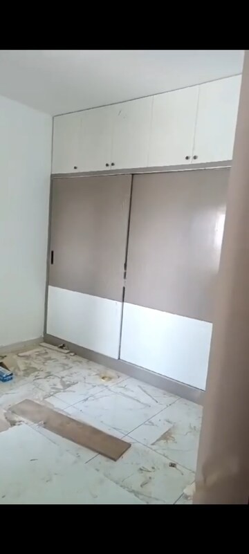 Room in 2 BHK Apartment at Trendsquares Ambience, Thanisandra Main Road – for Rent