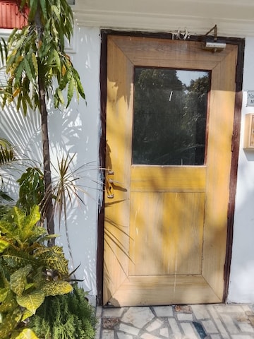 Balcony in  Shop at Lajpat Nagar – for Rent