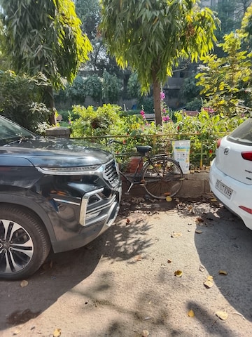 Parking in  Shop at Lajpat Nagar – for Rent