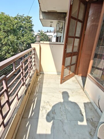 Balcony in 3 BHK Builder Floor at Sector 39 – for Rent