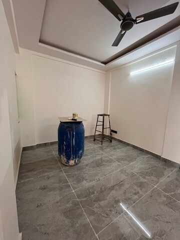 Room in 2 BHK Apartment at Jeevan Bima Nagar – for Rent