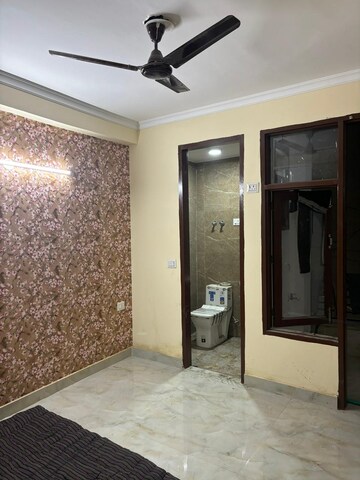 Room in 1 BHK Builder Floor at Paryavaran Complex – for Rent