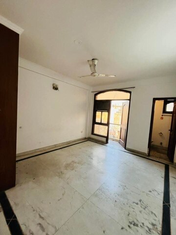 Room in 2 BHK Apartment at Saket – for Rent