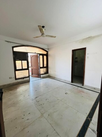Room in 2 BHK Apartment at Saket – for Rent