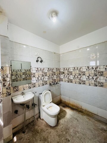 Bathroom in 1 BHK Apartment at Saket – for Rent