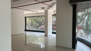 Room in  Showroom at Goregaon East – for Rent