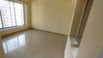 Room in 2 BHK Apartment at Kalpataru Hills, Manpada – for Rent