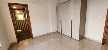 Room in 3 BHK Apartment at Prestige Woodland Park, Cooke Town – for Rent