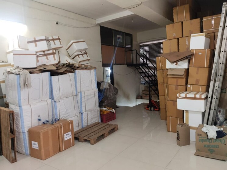 Living Room, andheri east Commercial Shop 2400 Sq.Ft. In Andheri East Mumbai 8399193