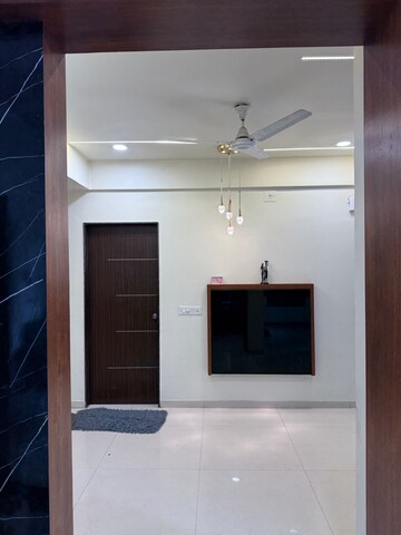 Room in 3 BHK Apartment at Satellite – for Rent