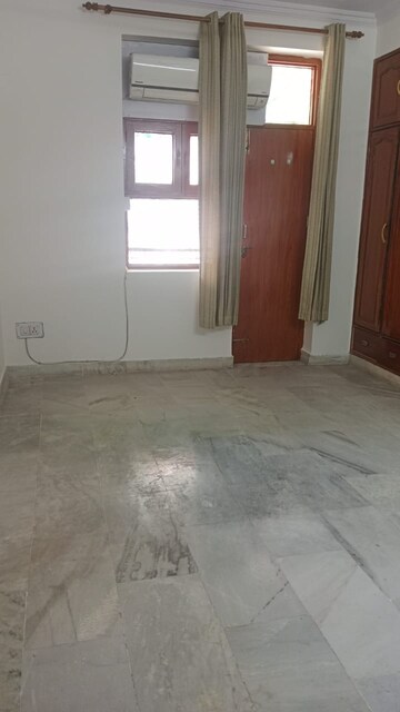 Room in 3 BHK Apartment at Sector 4, Dwarka – for Rent