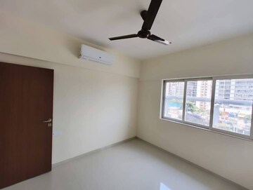 2 BHK Apartment For Rent in Omkar Signet, Malad East