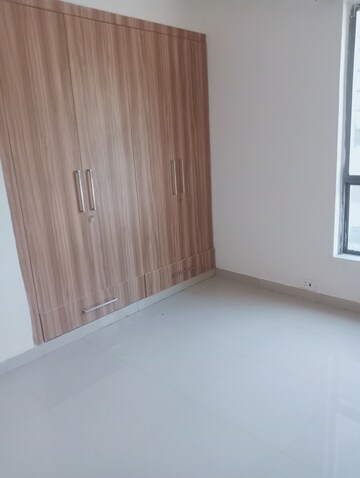 Room in 2 BHK Apartment at Unitech The Residences Sector 33, Sector 33 – for Rent