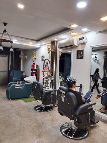 Gym in  Shop at Lajpat Nagar – for Rent