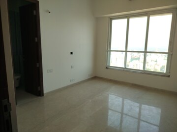 Room in 3 BHK Apartment at Kalpataru Radiance, Goregaon West – for Sale