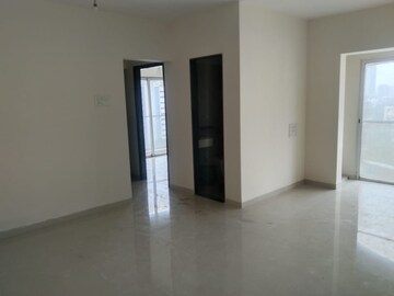 Room in 2 BHK Apartment at Lotus Link Square, Malad West – for Rent
