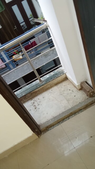 Furnished Amenities in 1 BHK Builder Floor at Paryavaran Complex – for Rent