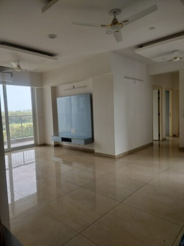 Room in 2 BHK Apartment at Tata La Vida, Sector 113 – for Rent