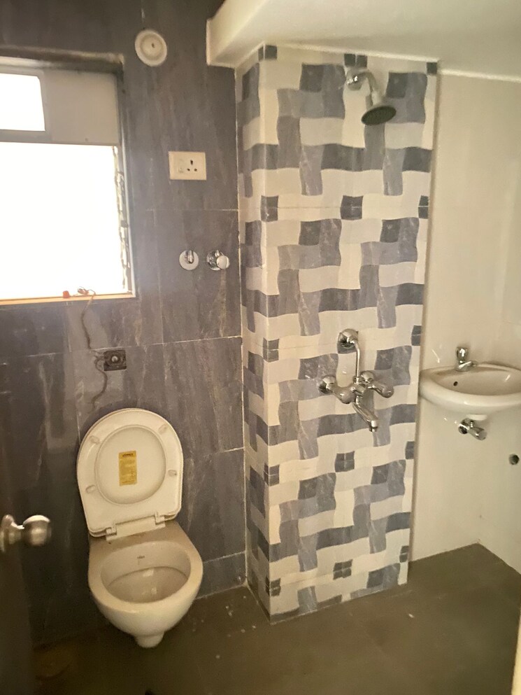Bathroom, ssd-goregaon-pearl-chsl 3 Bedroom 1057 Sq.Ft. Apartment In Goregaon West Mumbai 8399428
