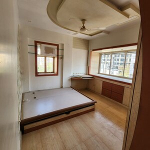 Room in 2 BHK Apartment at Bhoomi Apartment Kandivali, Kandivali West – for Sale