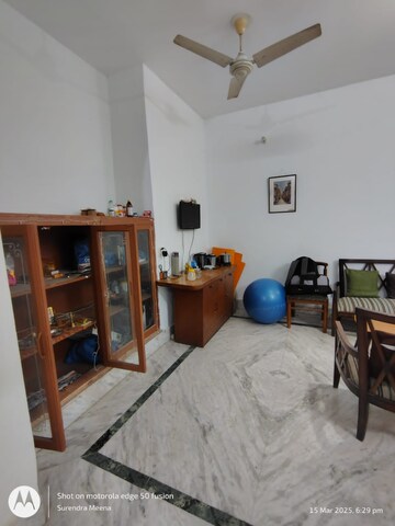 Living Room in 2 BHK Builder Floor at Sector 23 – for Rent