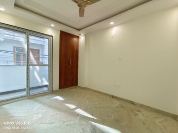 Room in 4 BHK Apartment at Vasant Kunj – for Rent
