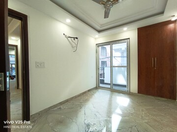 Room in 4 BHK Apartment at Vasant Kunj – for Rent