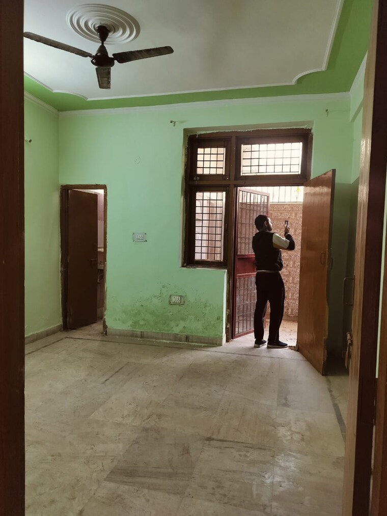 Room, gamma i greater noida 2 Bedroom 120 Sq.Mt. Independent House In Gamma I Greater Noida Greater Noida 8399683