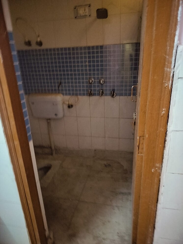 Bathroom, gamma i greater noida 2 Bedroom 120 Sq.Mt. Independent House In Gamma I Greater Noida Greater Noida 8399683