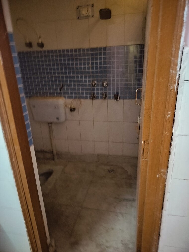 Bathroom, gamma i greater noida 2 Bedroom 120 Sq.Mt. Independent House In Gamma I Greater Noida Greater Noida 8399683