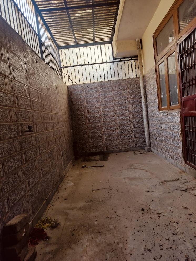 Other, gamma i greater noida 2 Bedroom 120 Sq.Mt. Independent House In Gamma I Greater Noida Greater Noida 8399683