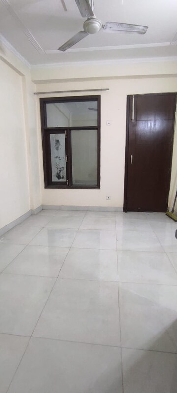 Room in 2 BHK Builder Floor at Paryavaran Complex – for Rent