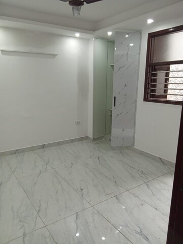 Room in 2 BHK Builder Floor at Paryavaran Complex – for Rent