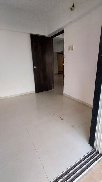 Room in 2 BHK Apartment at Lotus Link Square, Malad West – for Rent