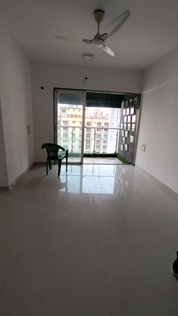 Room in 2 BHK Apartment at Lotus Link Square, Malad West – for Rent