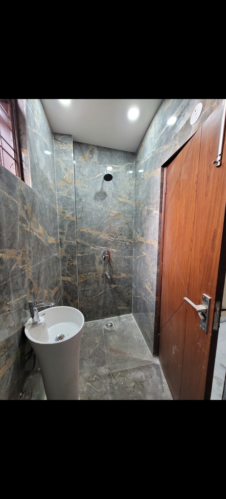 Bathroom, lajpat nagar 2 Bedroom 100 Sq.Yd. Builder Floor In Lajpat Nagar Delhi 8399960