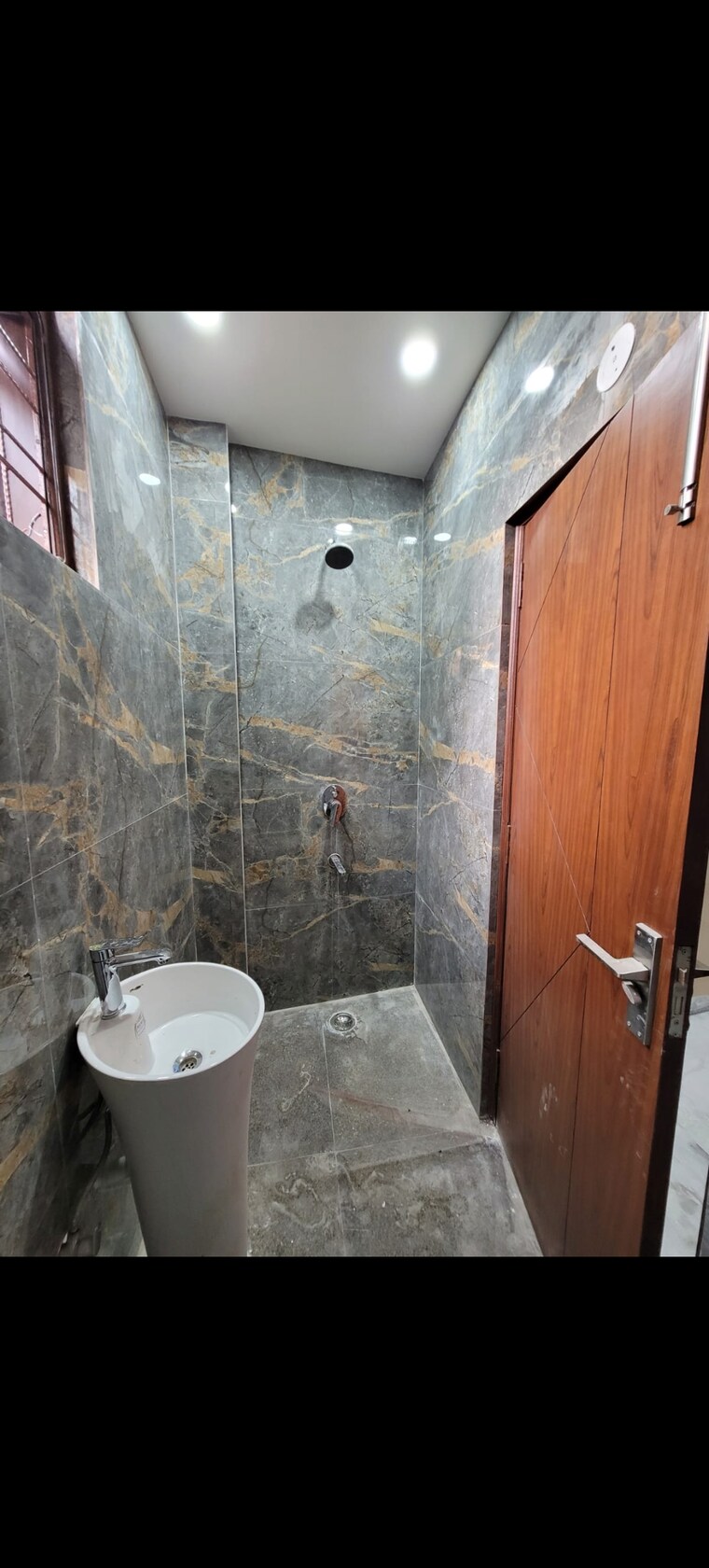 Bathroom, lajpat nagar 2 Bedroom 100 Sq.Yd. Builder Floor In Lajpat Nagar Delhi 8399960