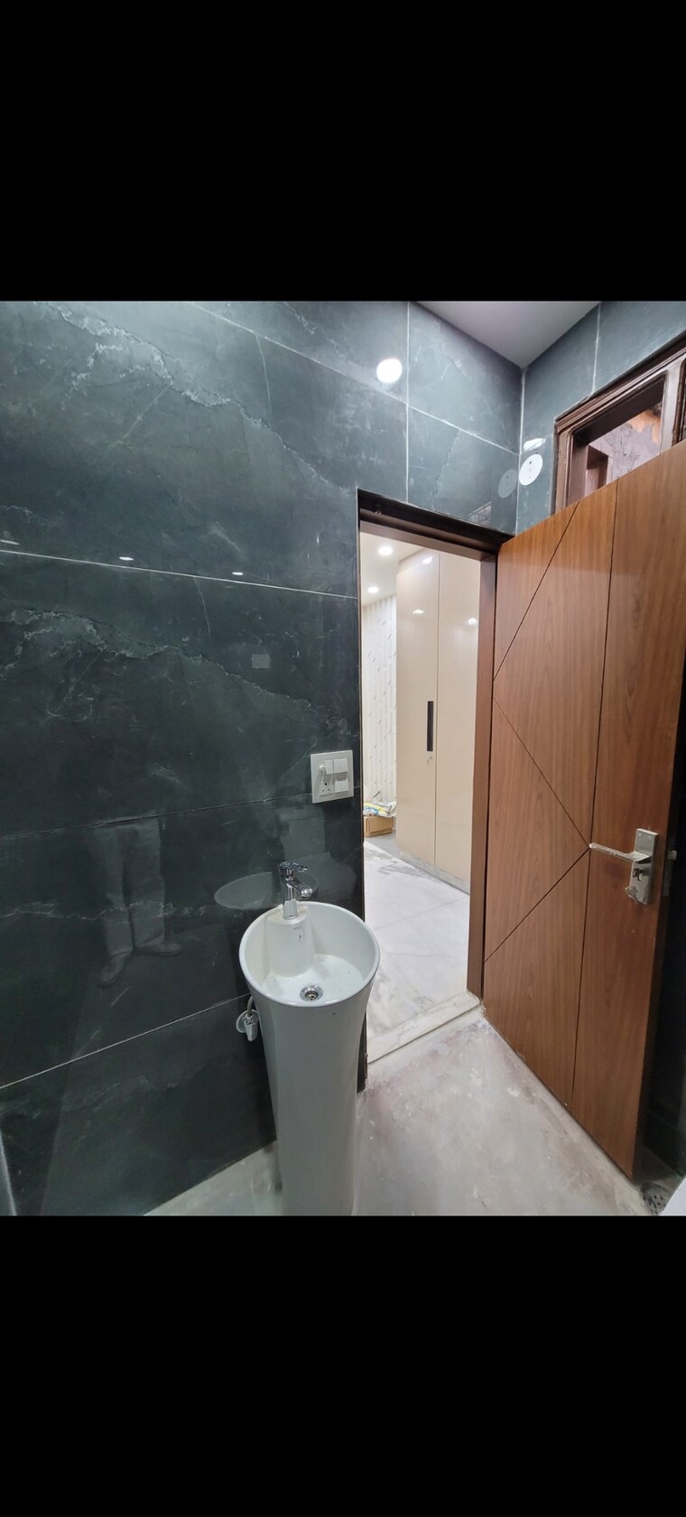Bathroom, lajpat nagar 2 Bedroom 100 Sq.Yd. Builder Floor In Lajpat Nagar Delhi 8399960