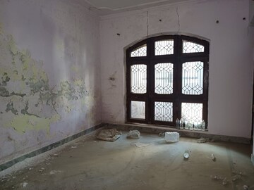 Room in 6 BHK Independent House at Din Dayal Nagar – for Sale