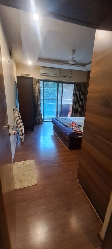 Room in 3 BHK Apartment at K Raheja Vistas, Andheri East – for Rent