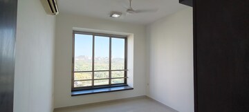 Room in 2.5 BHK Apartment at Oberoi Realty Woods, Goregaon East – for Rent
