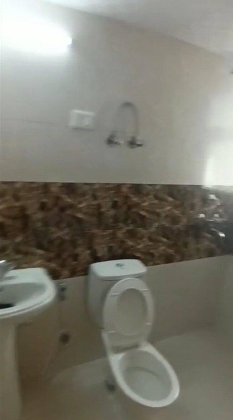 Bathroom, victoryone-amara 2 Bedroom 1050 Sq.Ft. Apartment In Sector 16 Greater Noida Greater Noida 8400193