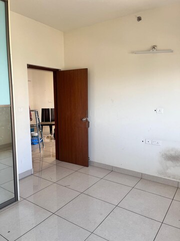 Room in 2 BHK Apartment at Prestige Song Of The South, Yelenahalli – for Rent