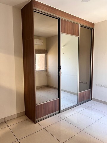 Room in 2 BHK Apartment at Prestige Song Of The South, Yelenahalli – for Rent