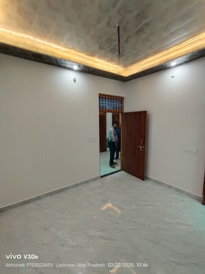 Room in 2 BHK Independent House at Jankipuram – for Sale