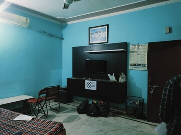 Living Room in 2 BHK Builder Floor at Paryavaran Complex – for Rent